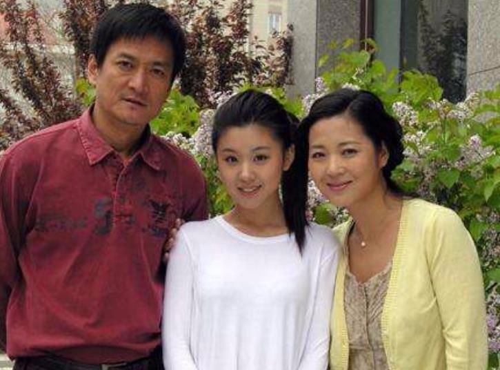 原创49岁王茜华近照隐藏了8年的二婚老公原来是我们熟悉的他