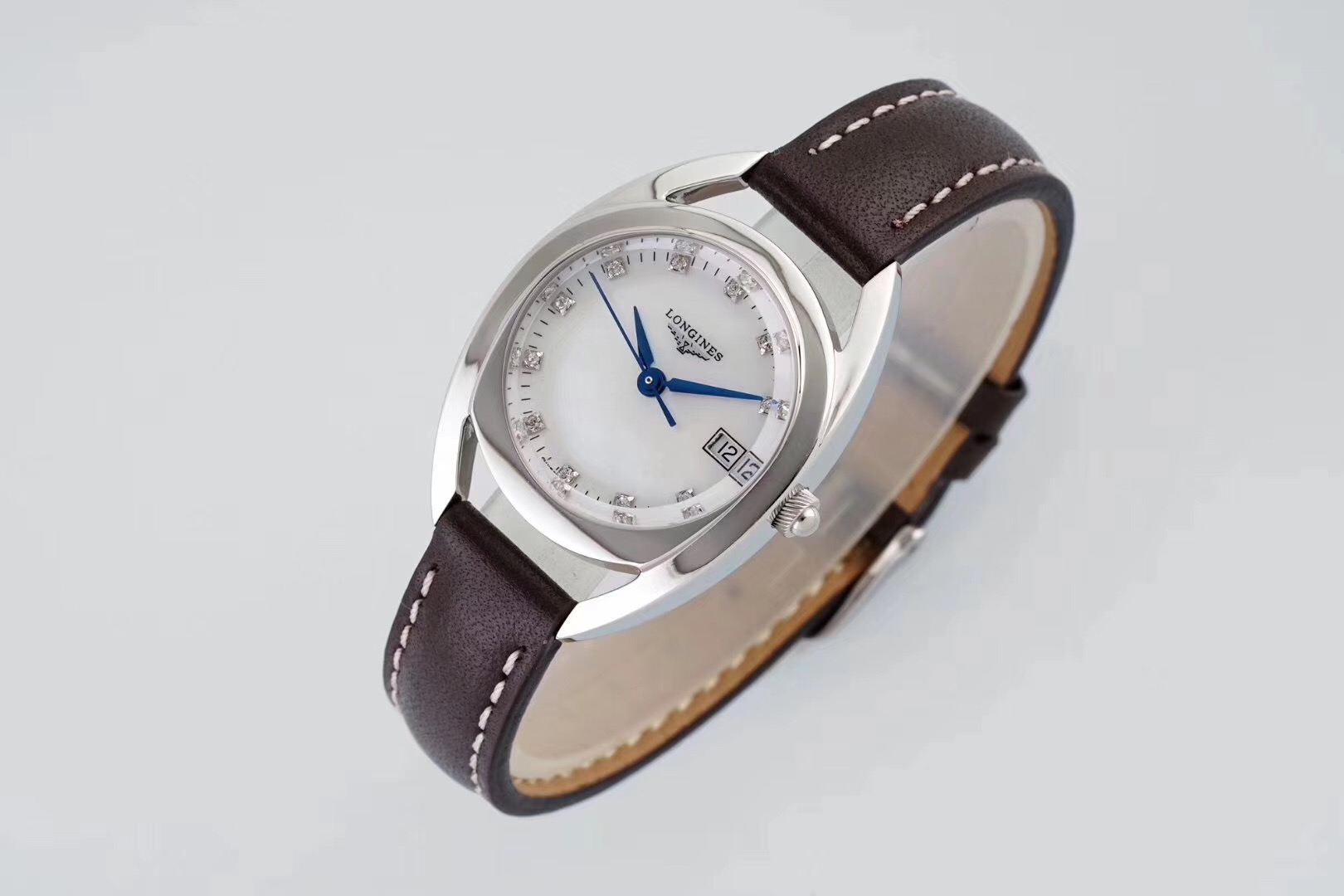 潇潇表行女神最爱浪琴马术系列骑仕女腕表