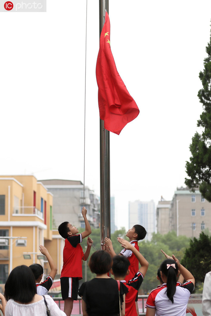 2019年9月1日,江西省新余市长青小学举行隆重的升国旗仪式.