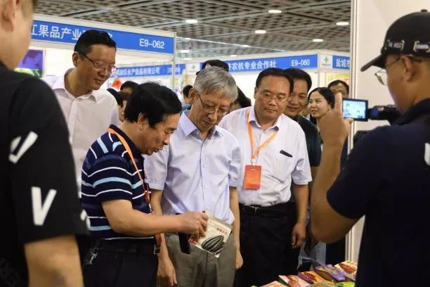 科技改变现代农业：北京果农在线引领智慧种植潮流