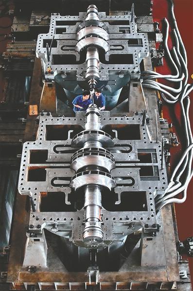 中国芯王玉光/作品中国工业摄影协会推荐"制造业特别是装备制造业高