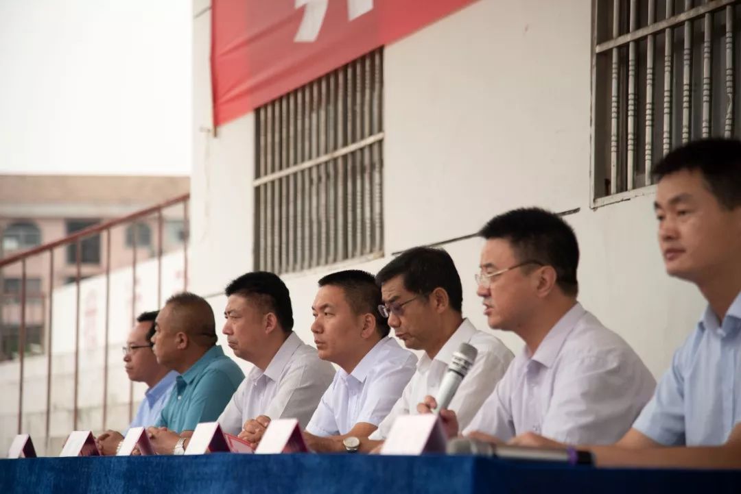 一篇改编自朱自清春的文章在郑梁梅中学师生之间火了
