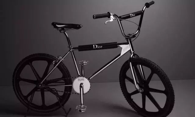 如何很含蓄的表达我很富有