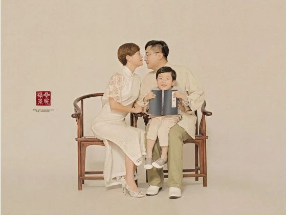 为我们撑起的一片爱的天空;家,是在困难与挫折中,家,是在相扶相承中