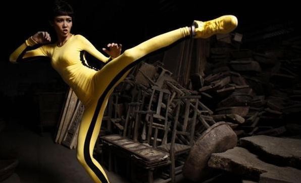 有一种大长腿叫做张蓝心,看她劈一字马才明白什么就做大长腿了