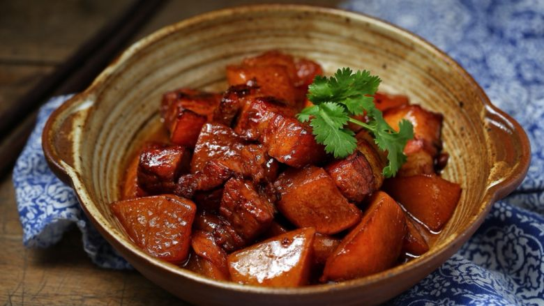 家常版丨红烧肉炖萝卜,通过美食感受人间美好