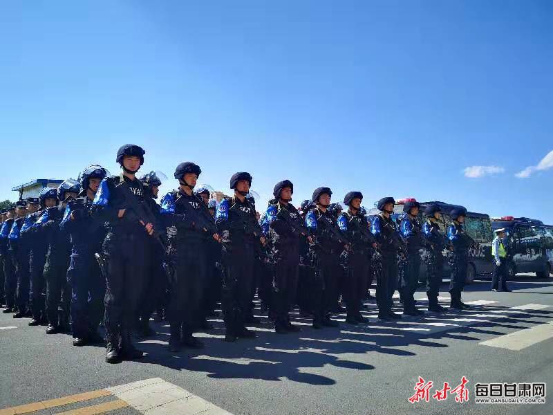 甘肃3000余名特警点兵张掖集结