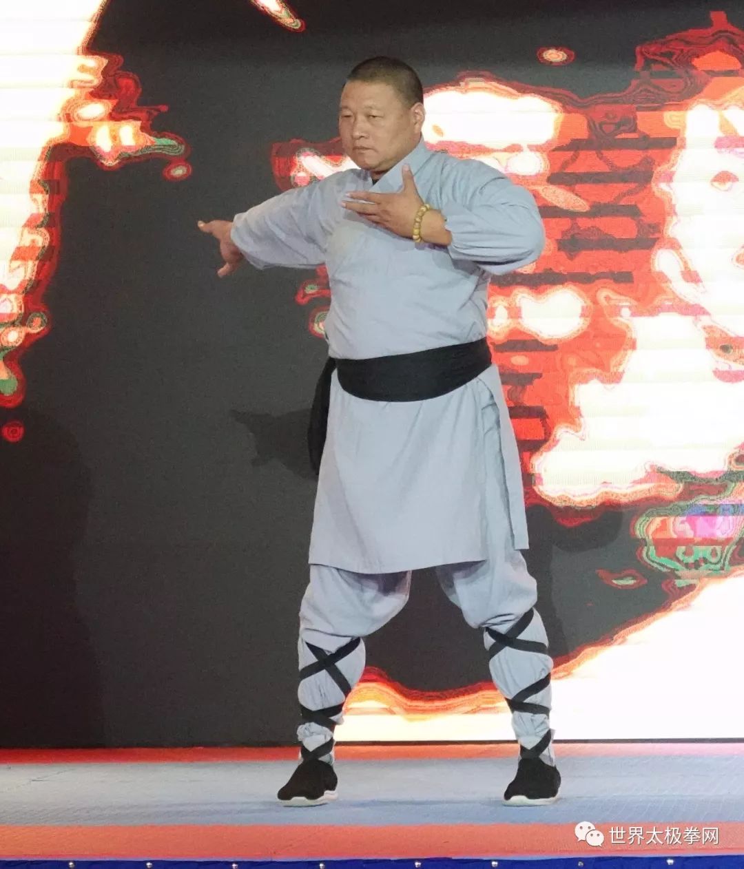 (张少林老师表演少林功夫)(管永星老师表演武当功夫)开幕式上,中国