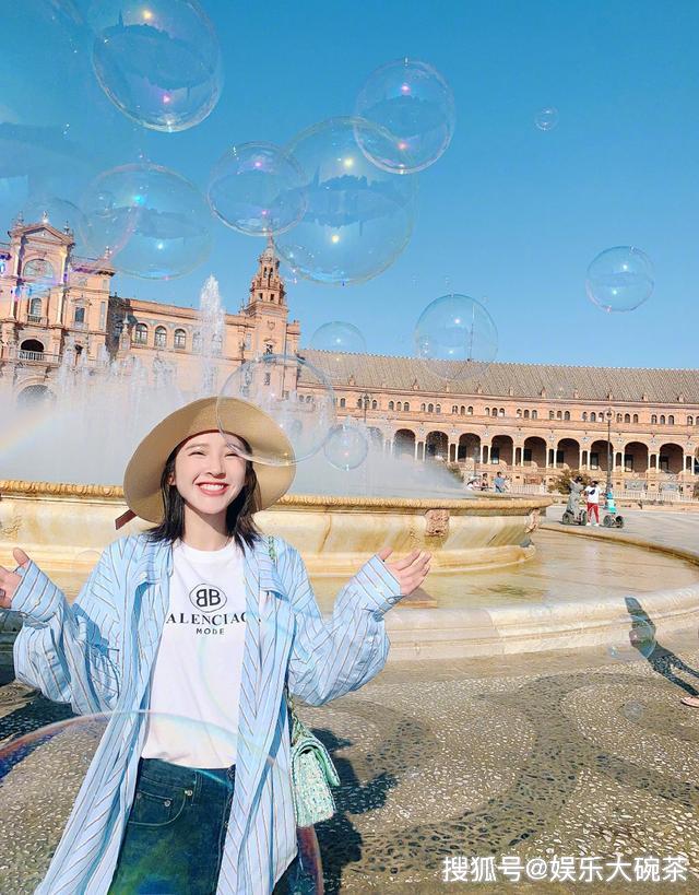 原创幸福小女人唐艺昕久违晒浪漫美照老公视角下笑的超甜蜜