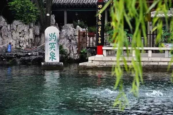 泰山济南大明湖钓突泉黑虎泉2日游