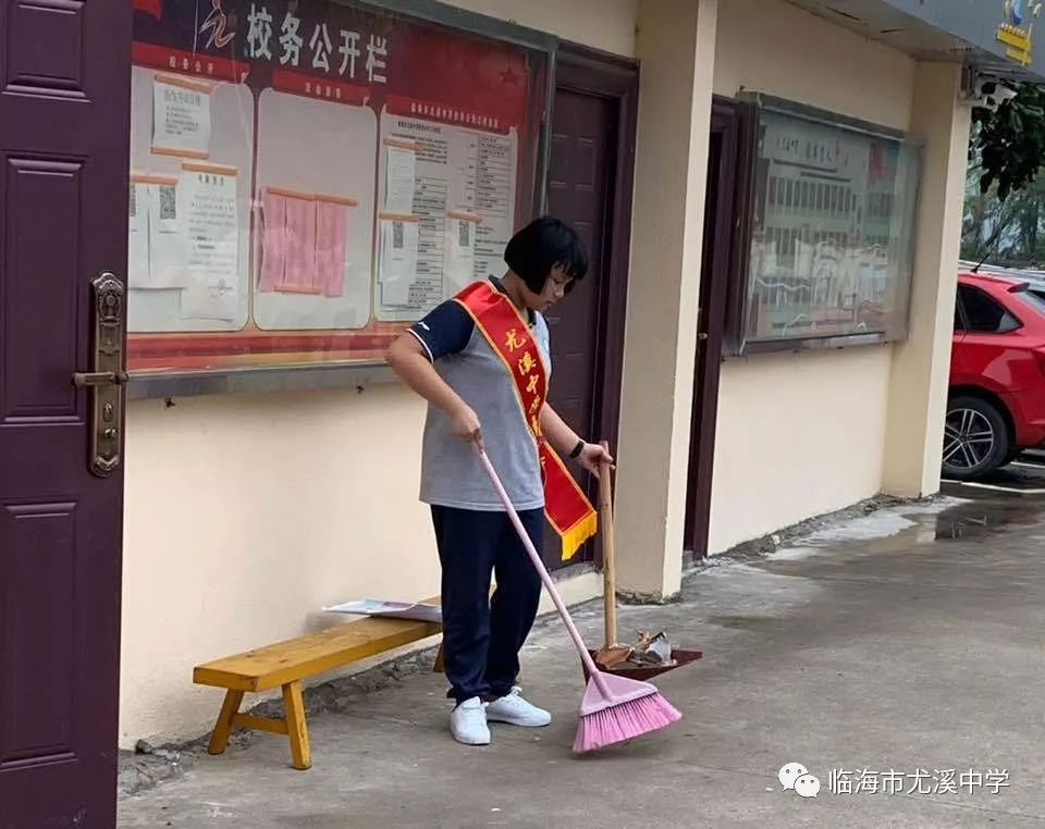 万鹿同行追梦临海丨尤溪中学开学季开展志愿者服务活动