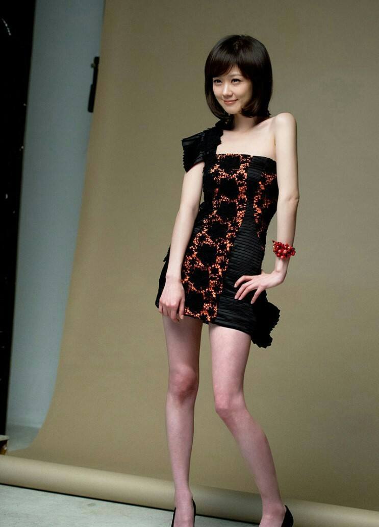 张娜拉确实老了高清近照眼袋颇重细纹明显化完妆看着不止38岁