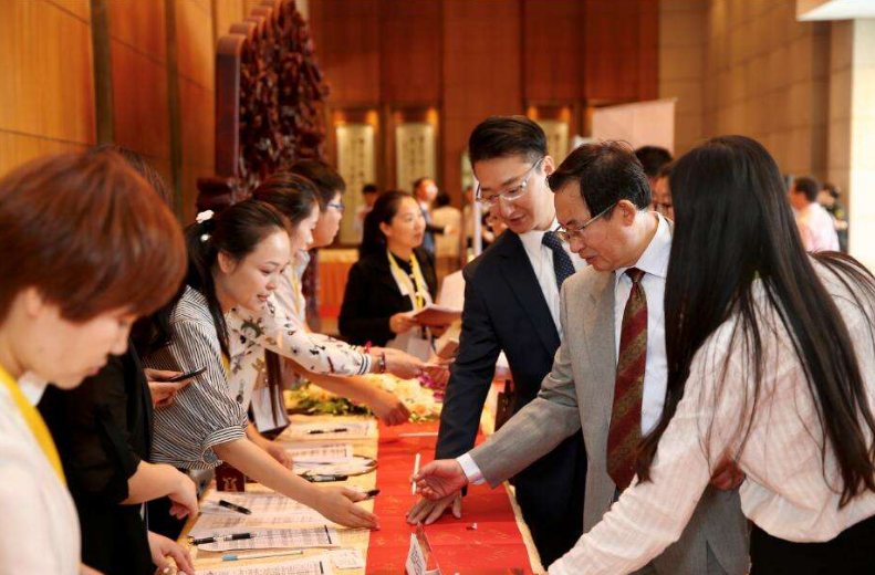 创意的会场签到墙该如何策划_年会