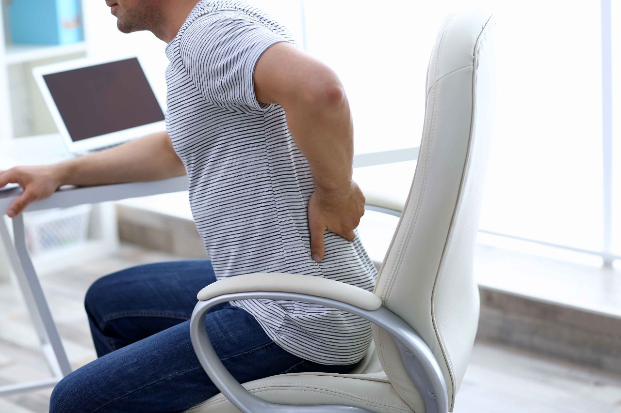 原创这6种坐姿看似很舒服实则非常伤腰看完赶紧改