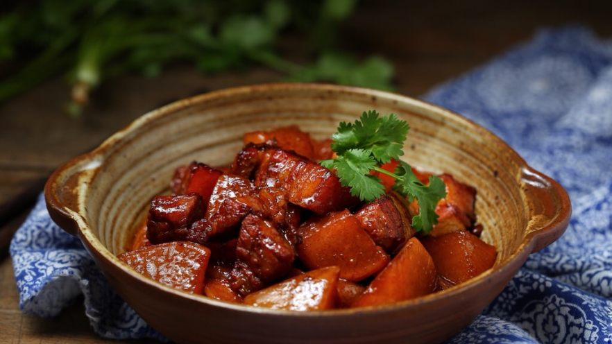 家常版丨红烧肉炖萝卜,通过美食感受人间美好