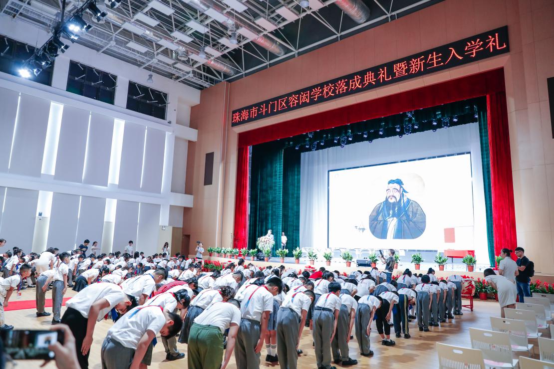 珠海容闳书院校服图片