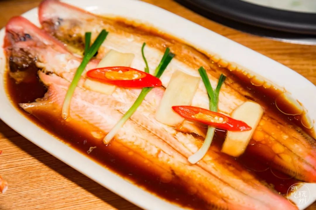 玉秃鱼,名贵经济鱼.别看它长得丑,肉嫩刺少营养好.