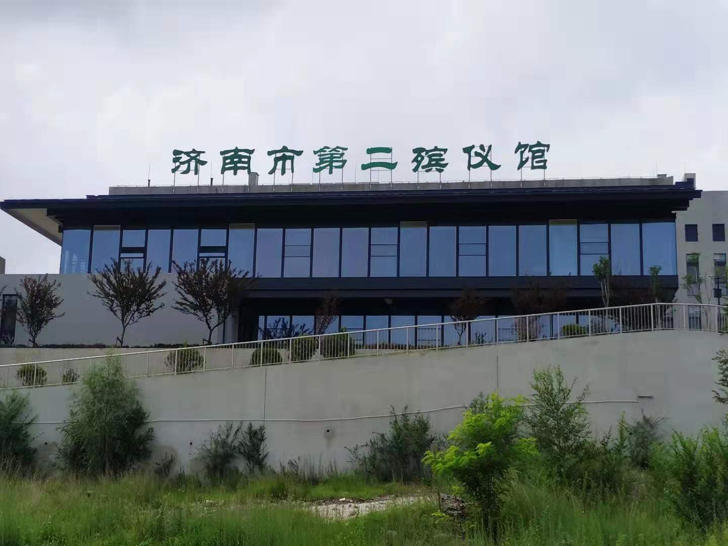 莲花山殡仪馆第一条 为加强殡葬管理,深化殡葬改革,促进社会主义精神