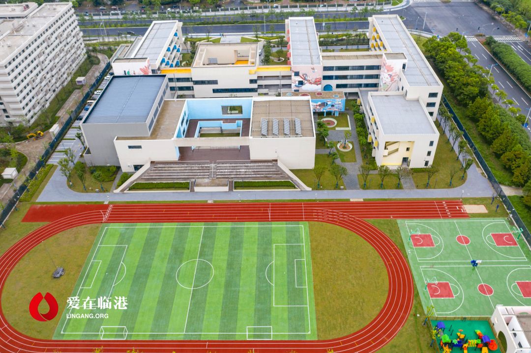 滴水湖馨苑学区配套1建平临港小学(茉莉校区)地址:茉莉路51号建平临港