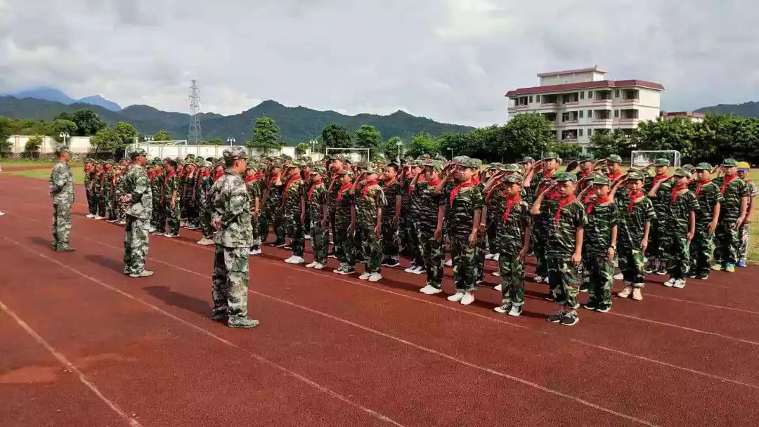 青春激扬会操场梦想启航桃李园2019学年从化区桃园中学国防教育会操暨