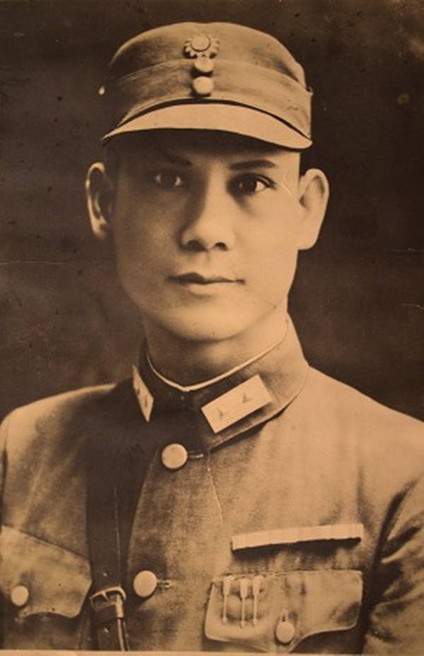 一寸河山一寸血,十万青年十万军:精锐的青年军,九个师长都是谁_蒋介石