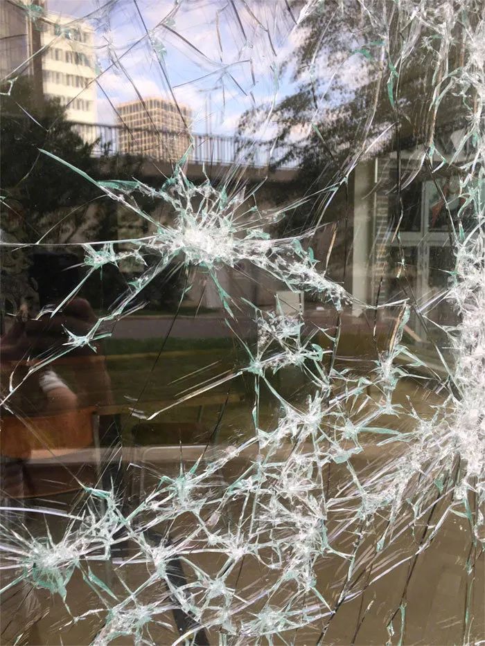 "半夜打你家玻璃"的艺术