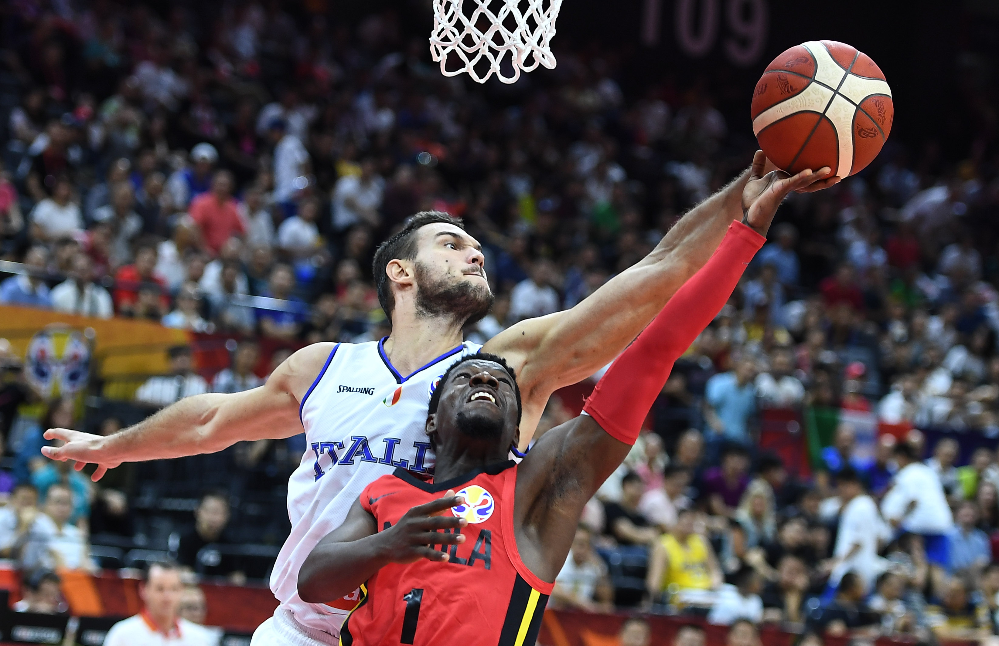 篮球——小组赛:意大利队胜安哥拉队