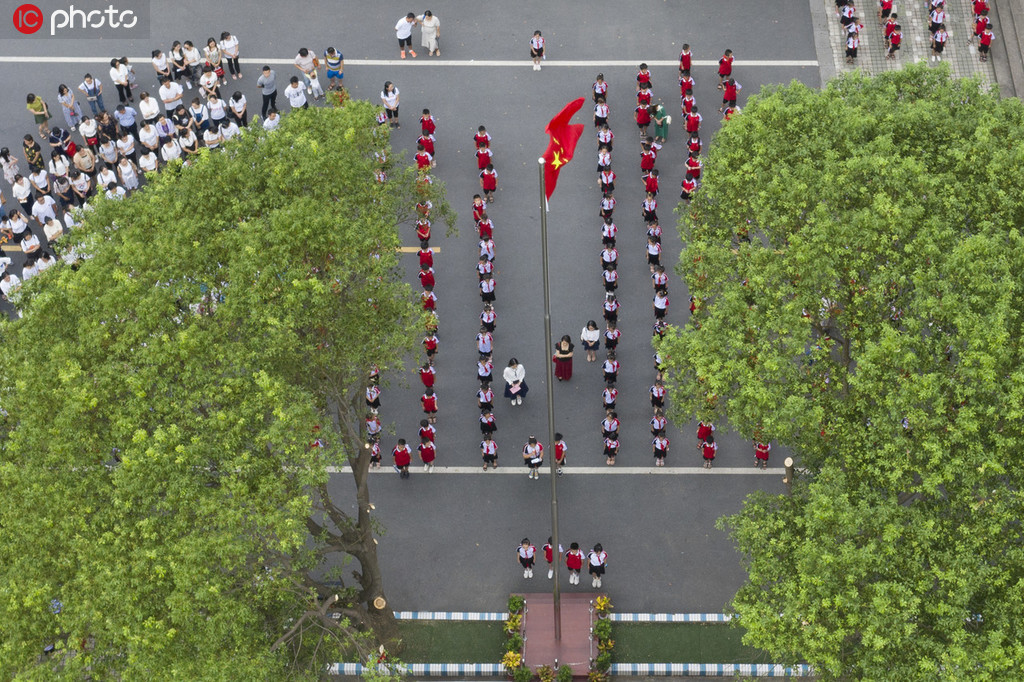 2019年9月1日,江西省新余市长青小学举行隆重的升国旗仪式.