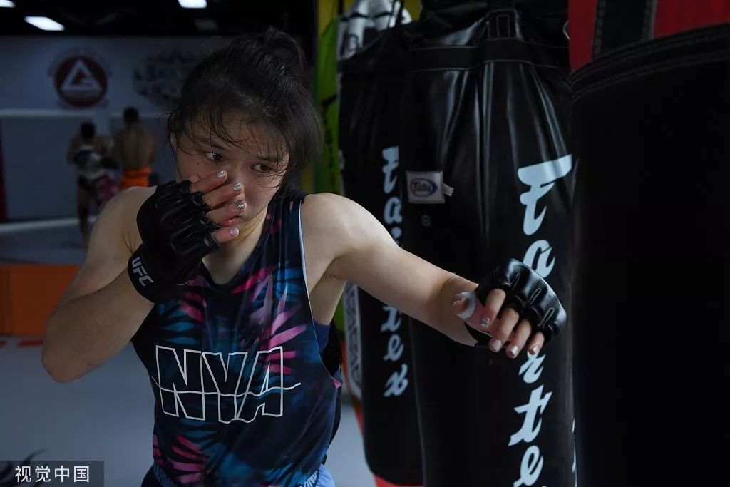 这个中国女人一夜之间上了世界热搜