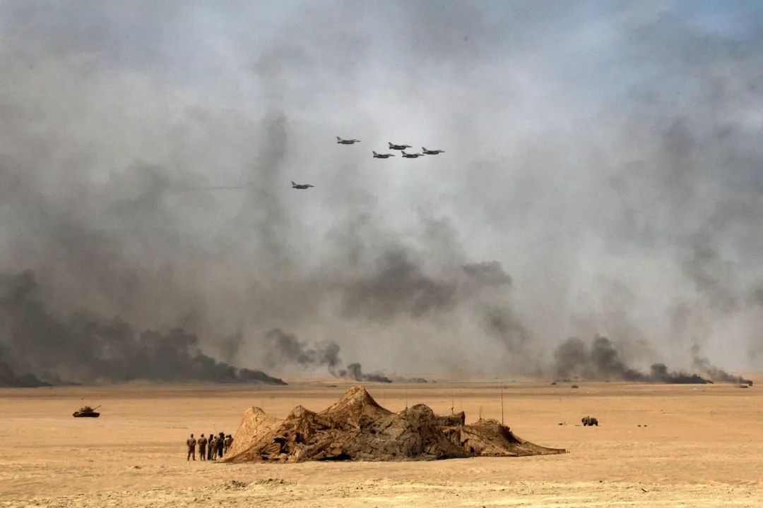 通过海湾战争,美国进一步加强了与波斯湾地区国家的军事,政治合作