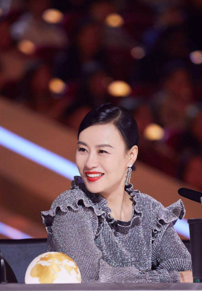 世界最美50人之一写真曝光,油腻短发干练利索,53岁真是不服老_邬君梅