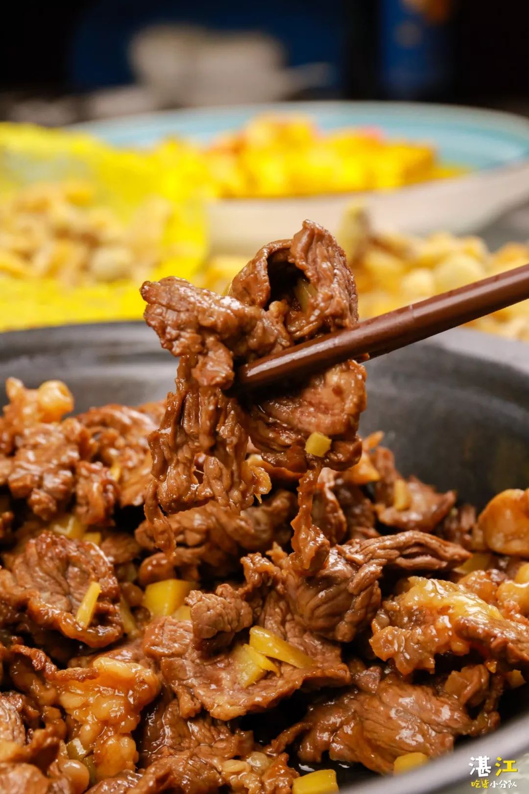 那些汁水填住鱼身上的刀沟, 深入丝丝鱼肉中, 姜汁焗牛肉  肉质嫩滑