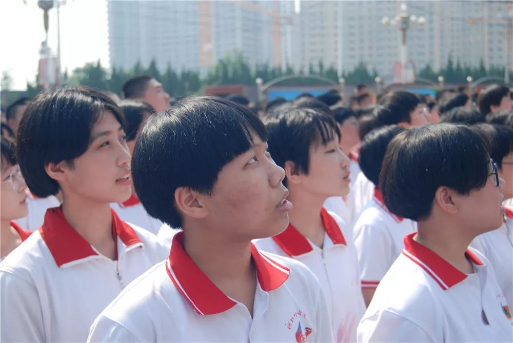 金秋逐梦扬帆起航峰峰一中举行20192020学年第一学期开学典礼