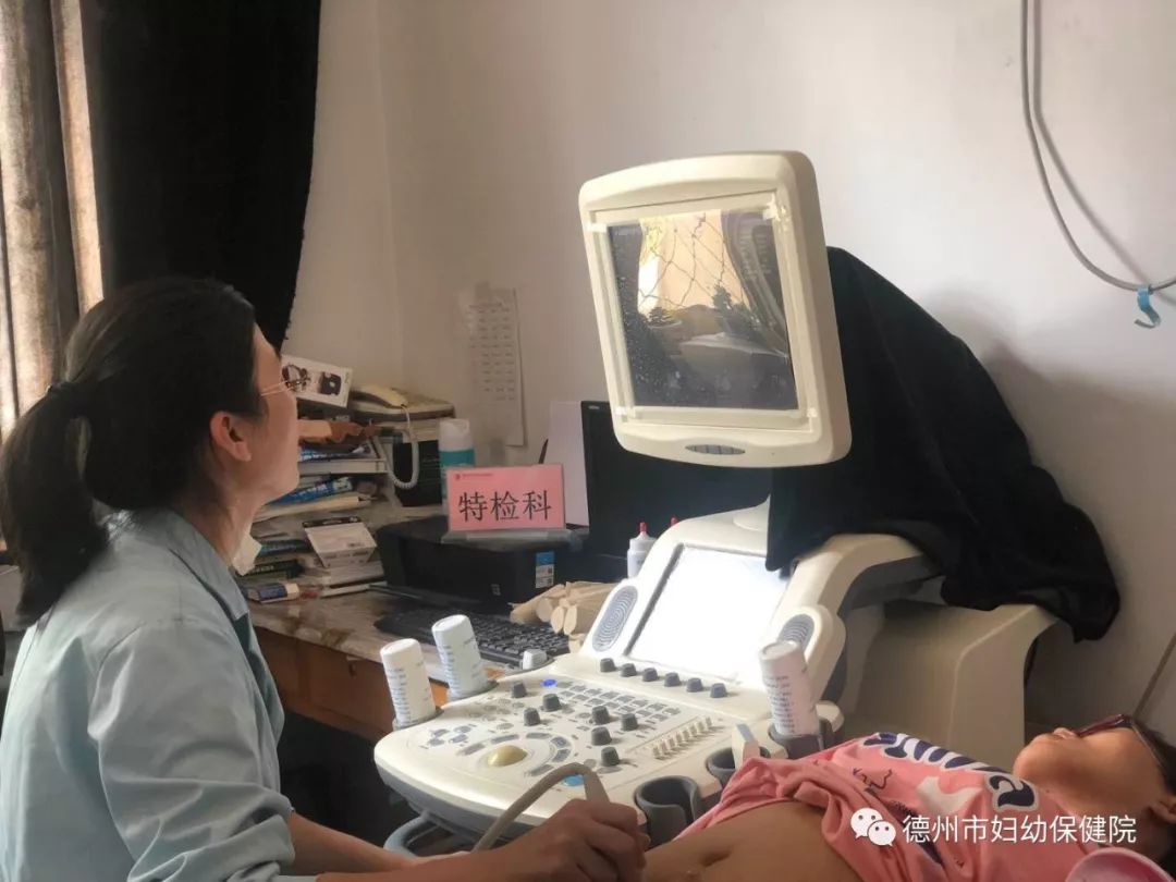 妇科门诊为患者答疑解惑,并为一例绝经后多次取环失败的妇女取环成功