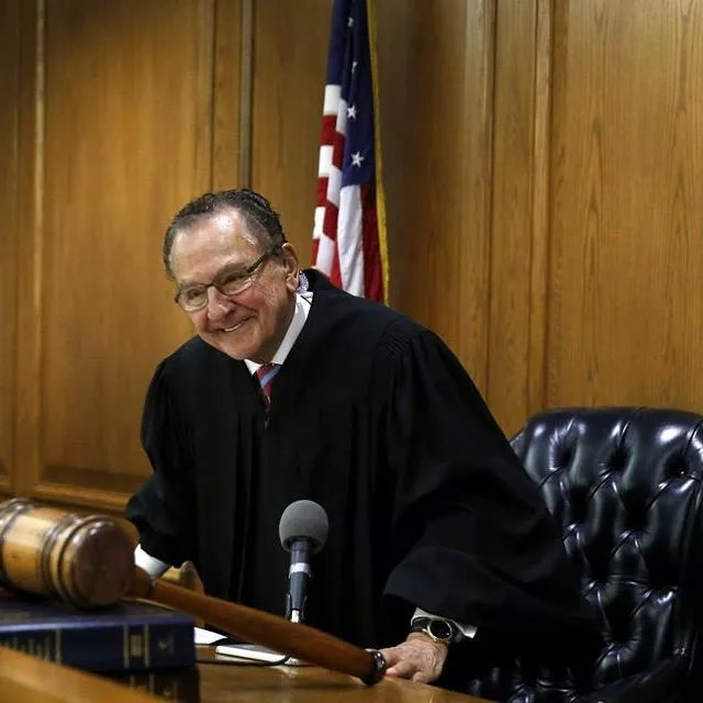 正能量感动世界的网红法官我的法袍下只有一颗善良同情的心