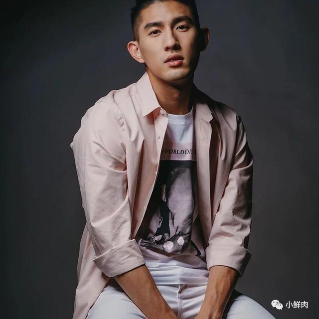 鼻子高挺的名校毕业小哥硬照一览