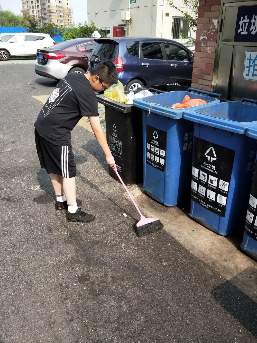 垃圾分类志愿者2018级1班顾桢晟2018级2班缪凌杰暑期社会实践活动笔记