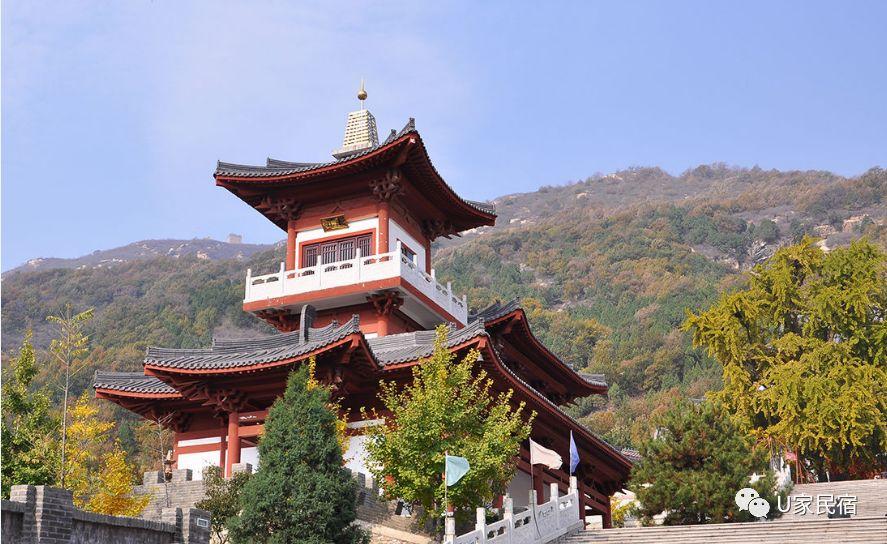 毗邻密云水库与大云峰禅寺仅一墙之隔,山高林密,安静清淡,是休闲度假