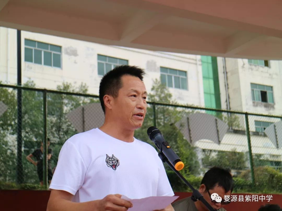 八,紫阳中学校长江福泉宣布军训圆满结束