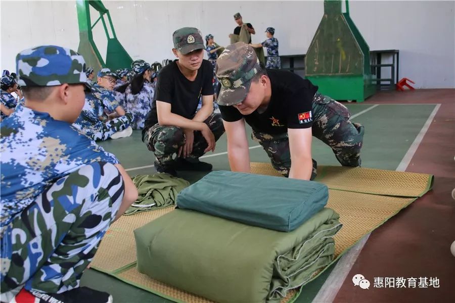 迷彩绘青春热血新征程崇雅中学初一新生国防教育活动精彩剪影