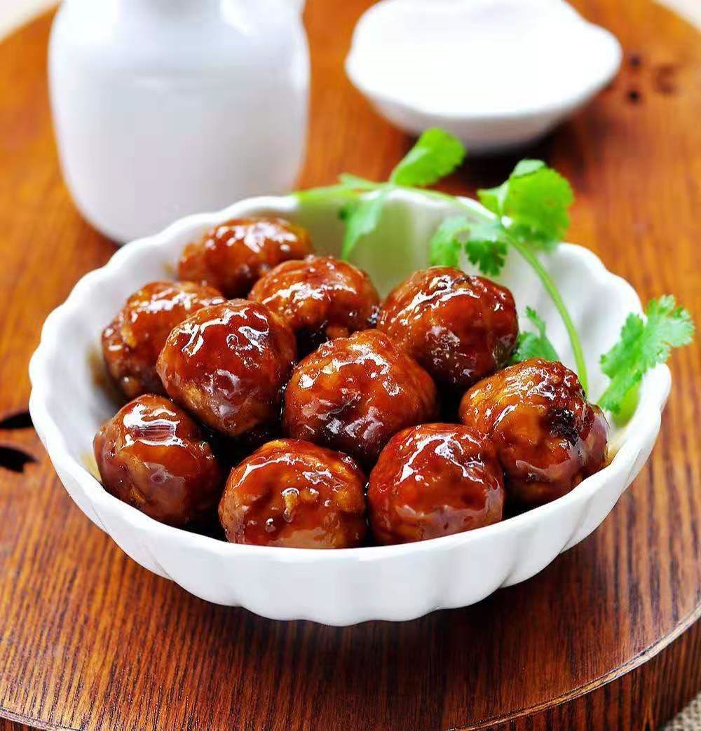 本期厨艺课主题 来到了美丽的日本 日式照烧鱼丸串 是遍布于大街小巷