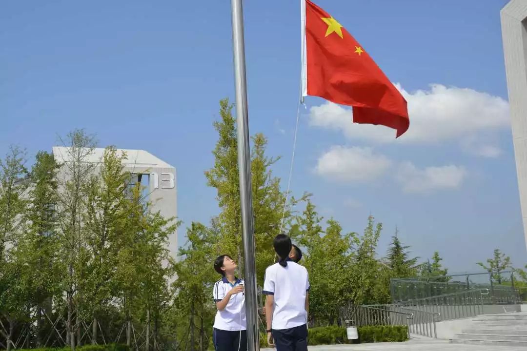 你好新学期奋进美好新时代放飞梦想展未来青岛六中隆重举行开学典礼暨