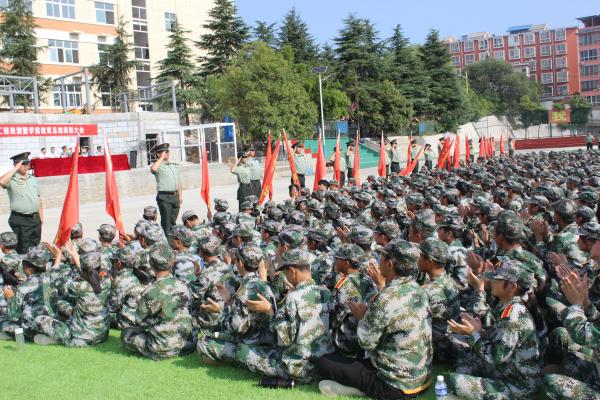 河南南阳南阳市彭雪枫少年军校全面开展军训活动