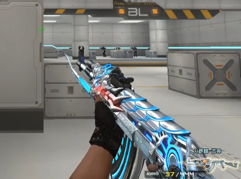 cf:一把火麒麟和雷神的结合体,看到换弹时特效,玩家直接入手