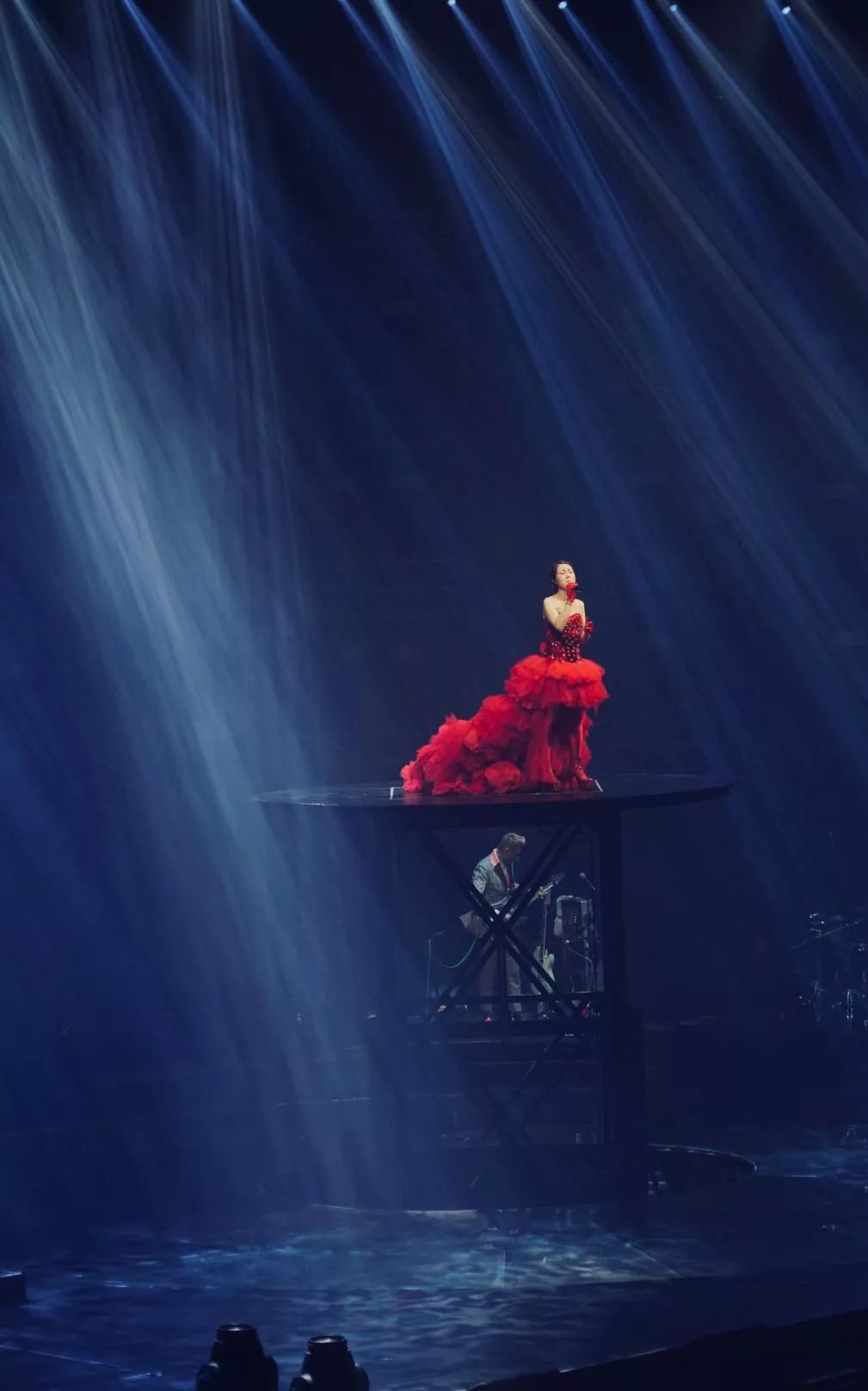 杨千嬅与你道晚安 | 说出你的故事她的歌,赢取杨千嬅亲笔签名海报!_烈