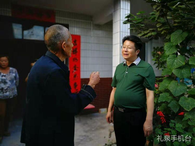 程文杰到叱干镇西相虎村走访贫困户