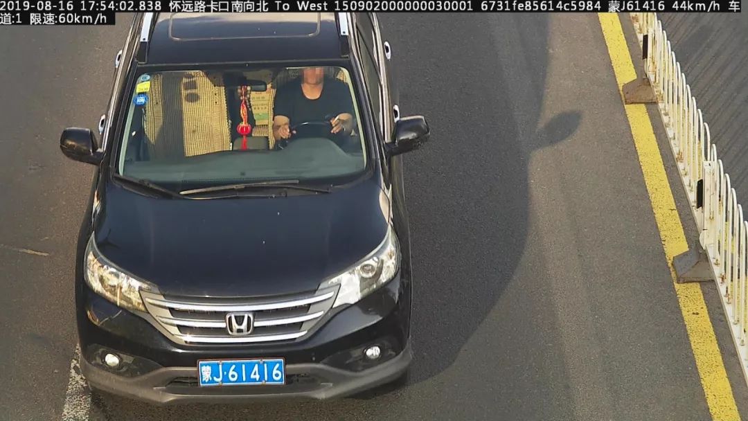 曝光台集宁区近期驾驶车辆未系安全带驾车时有其他妨碍安全驾驶的违法