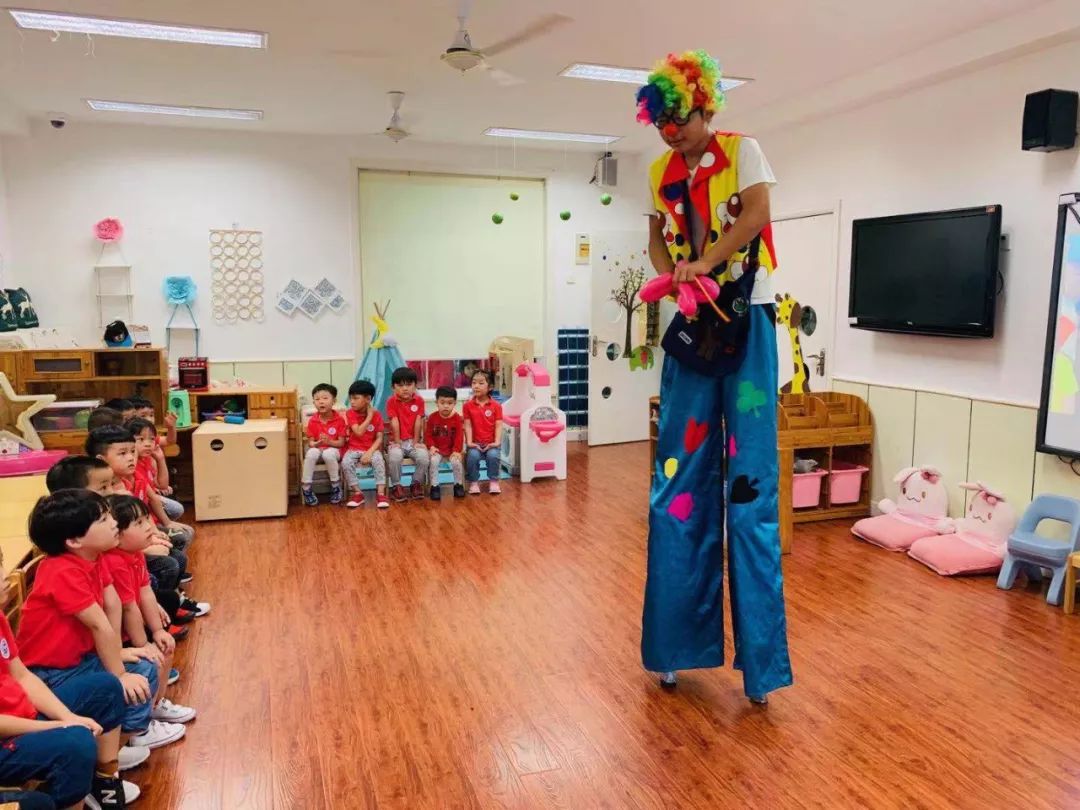 小丑踩高跷o(∩_∩)o~~←太空漫步诉说着新学期的美好故事即将展开