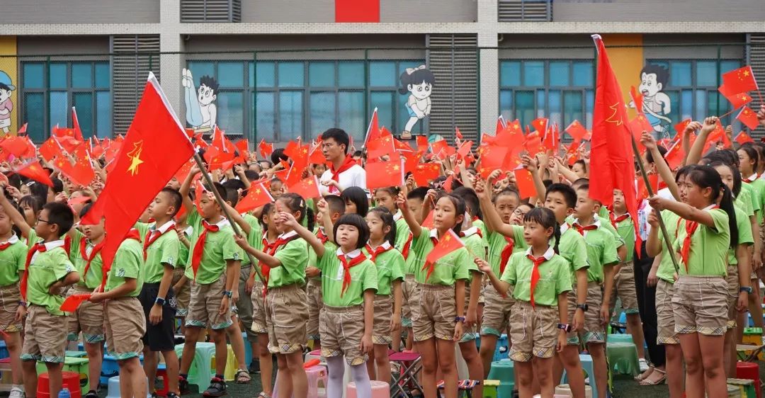 扬帆起航 祝贺祖国烈士墓小学校:我们与祖国共成长杨公桥小学校:我爱