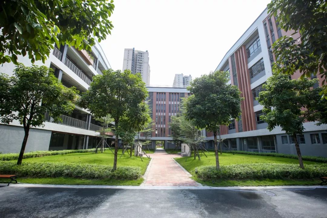 融创文旅城内华师附花都学校开学典礼精彩美图,超燃放送!